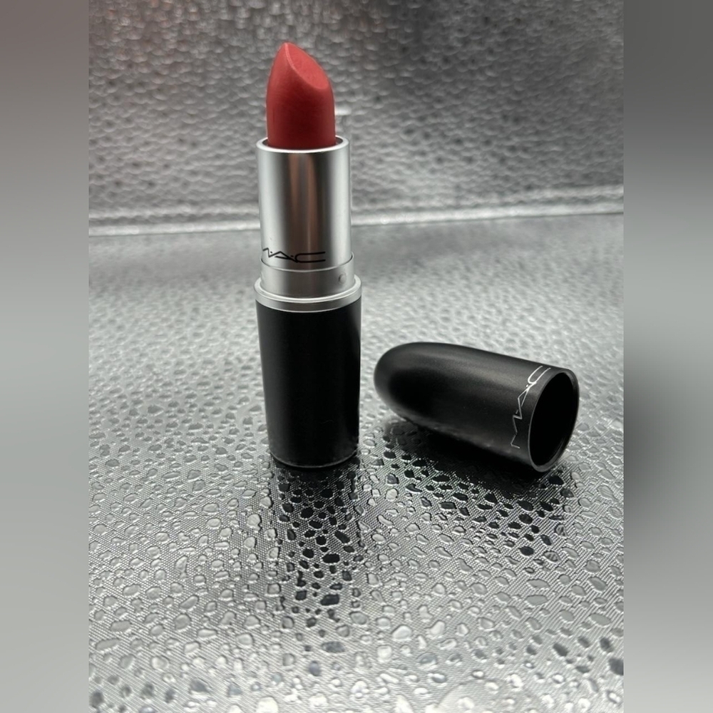 MAC Ruby Woo Lipstick - Red #707